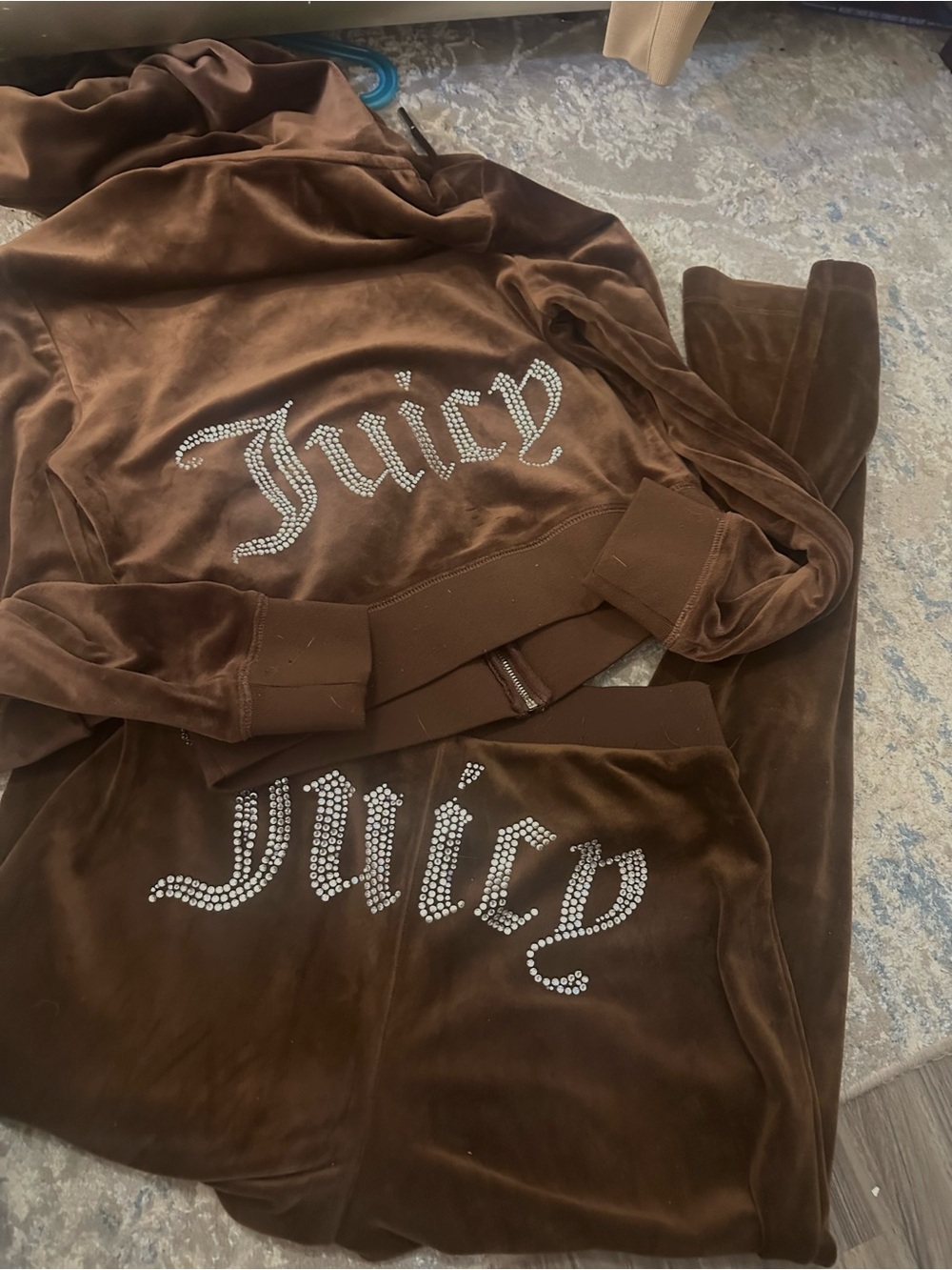 Brown juicy velour tracksuit 🤎